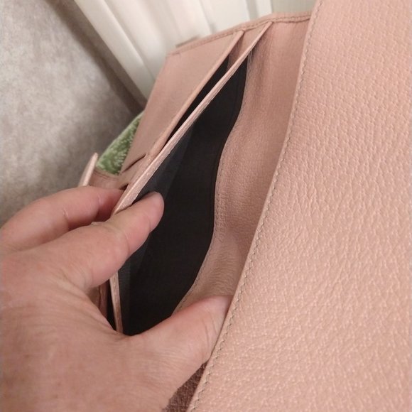 Gucci GG Logo Check & 7 Credit Wallet - Picture 12 of 16